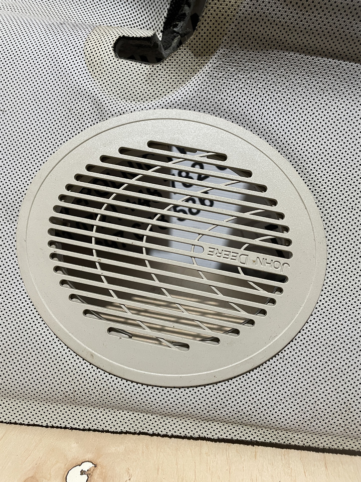 John Deere 6920S - podsufitka tapicerka podbitka panel AL159016 - Кабина и ентериер за Земјоделска машина: слика 5 John Deere 6920S - podsufitka tapicerka podbitka panel AL159016 - Кабина и ентериер за Земјоделска машина: слика 5