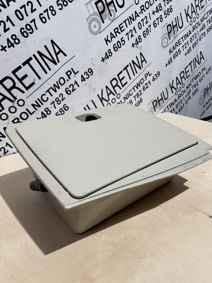 John Deere 6920S - schowek L153749 - Кабина и ентериер за Земјоделска машина: слика 2 John Deere 6920S - schowek L153749 - Кабина и ентериер за Земјоделска машина: слика 2