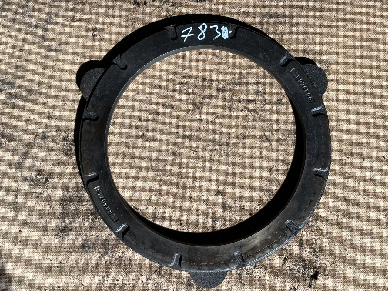 John Deere 7200 7230 7630 7830 7930 7M 230 Docisk Hamulca Płytka R226506 R240743 - Кочни дискови за Земјоделска машина: слика 1 John Deere 7200 7230 7630 7830 7930 7M 230 Docisk Hamulca Płytka R226506 R240743 - Кочни дискови за Земјоделска машина: слика 1