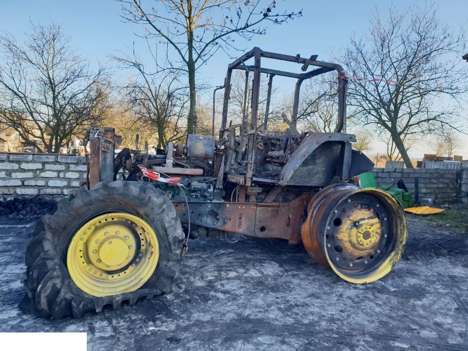 John Deere 7710 - CZĘŚCI - Felgi - Бандаж за Земјоделска машина: слика 1 John Deere 7710 - CZĘŚCI - Felgi - Бандаж за Земјоделска машина: слика 1