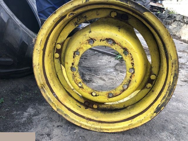 John Deere - Felga 15x28 - Бандаж за Земјоделска машина: слика 1 John Deere - Felga 15x28 - Бандаж за Земјоделска машина: слика 1