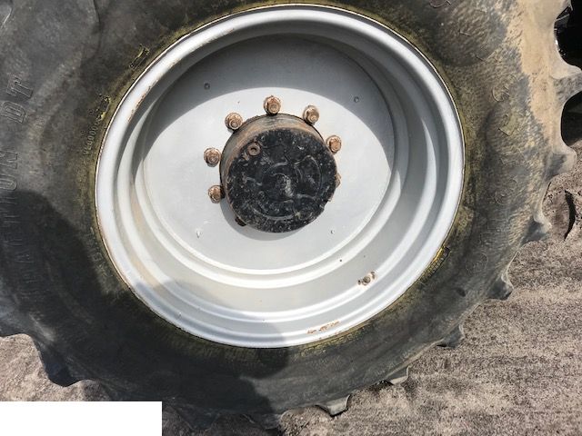 John Deere - Felga 16x30 - Бандаж за Земјоделска машина: слика 1 John Deere - Felga 16x30 - Бандаж за Земјоделска машина: слика 1