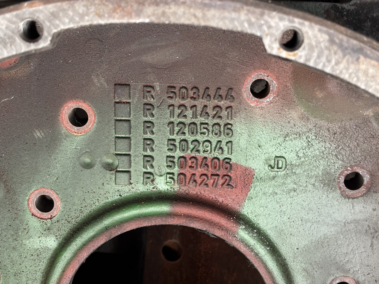 John Deere R503444 R121421 R120586 502941 R503406 R504272 Obudowa Koła Zamachowego - Замаец за Земјоделска машина: слика 2 John Deere R503444 R121421 R120586 502941 R503406 R504272 Obudowa Koła Zamachowego - Замаец за Земјоделска машина: слика 2