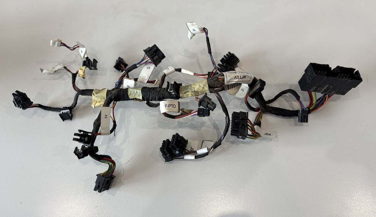 John Deere Wiązka Elektronika Kabli Podłokietnika NGOI MFTC AL222738 - Појас за кабел/ Жица за Земјоделска машина: слика 1 John Deere Wiązka Elektronika Kabli Podłokietnika NGOI MFTC AL222738 - Појас за кабел/ Жица за Земјоделска машина: слика 1