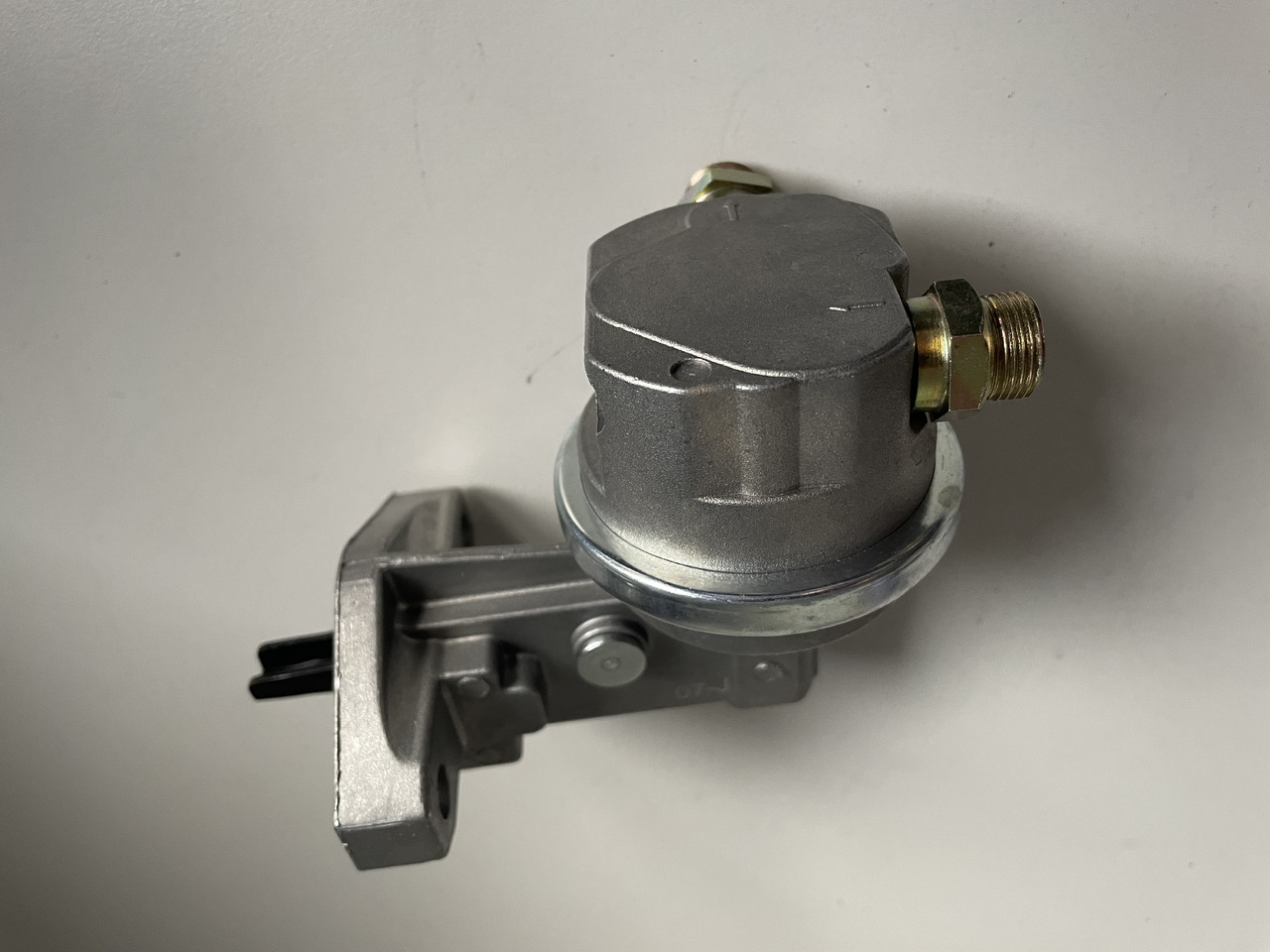 John Deere - mechaniczna pompa paliwa RE535728 - Пумпа за гориво за Земјоделска машина: слика 1 John Deere - mechaniczna pompa paliwa RE535728 - Пумпа за гориво за Земјоделска машина: слика 1