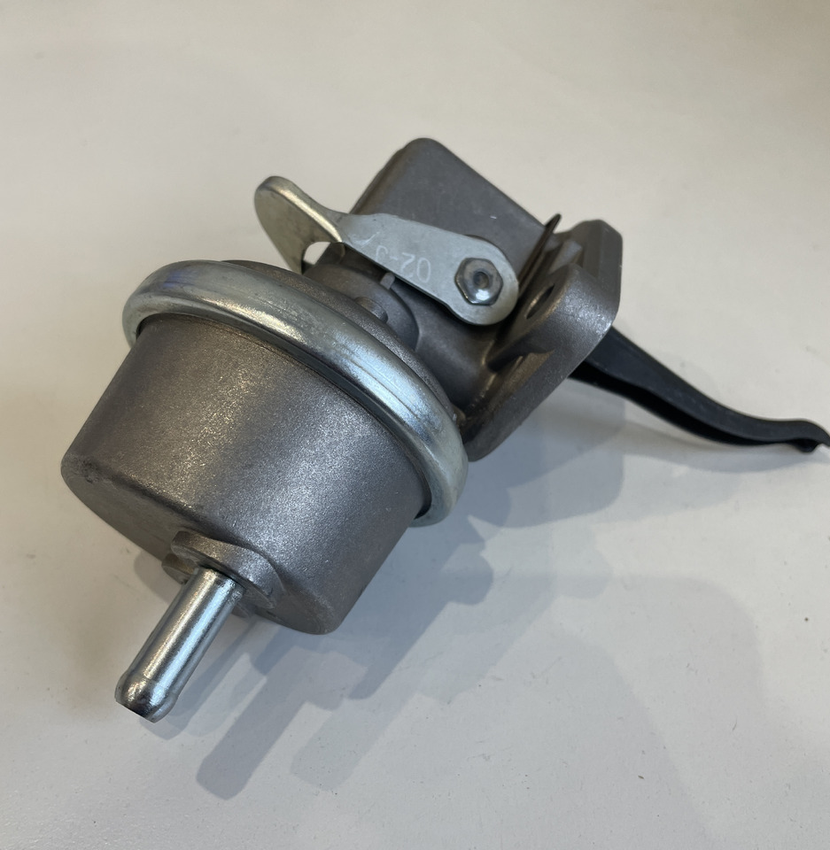 John Deere - mechaniczna pompa paliwa RE61260 - Пумпа за гориво за Земјоделска машина: слика 3 John Deere - mechaniczna pompa paliwa RE61260 - Пумпа за гориво за Земјоделска машина: слика 3