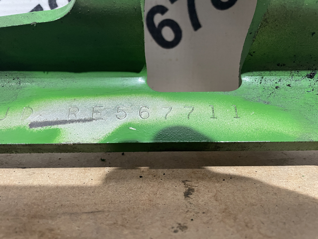 John Deere - uchwyt filtra paliwa RE567711 - Филтер за гориво за Земјоделска машина: слика 3 John Deere - uchwyt filtra paliwa RE567711 - Филтер за гориво за Земјоделска машина: слика 3