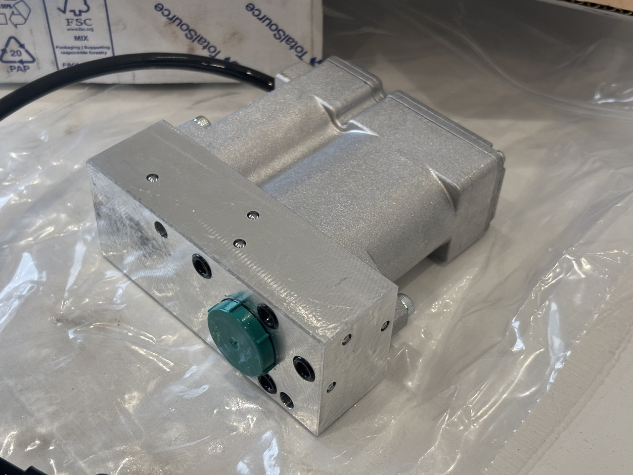 MERLO Cewka Elektrozawór Wysuwu Ramienia 086555 - Хидрауличен вентил за Опрема за ракување со материјали: слика 2 MERLO Cewka Elektrozawór Wysuwu Ramienia 086555 - Хидрауличен вентил за Опрема за ракување со материјали: слика 2