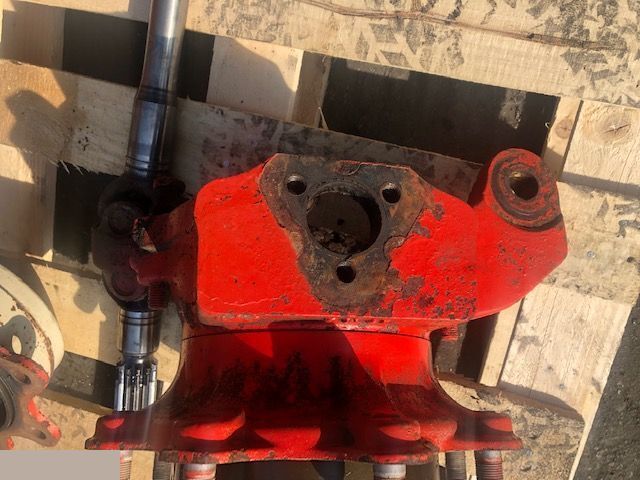 Manitou 524 - Zwrotnica Zwolnica Półoś Piasta - Рукавец за Земјоделска машина: слика 1 Manitou 524 - Zwrotnica Zwolnica Półoś Piasta - Рукавец за Земјоделска машина: слика 1