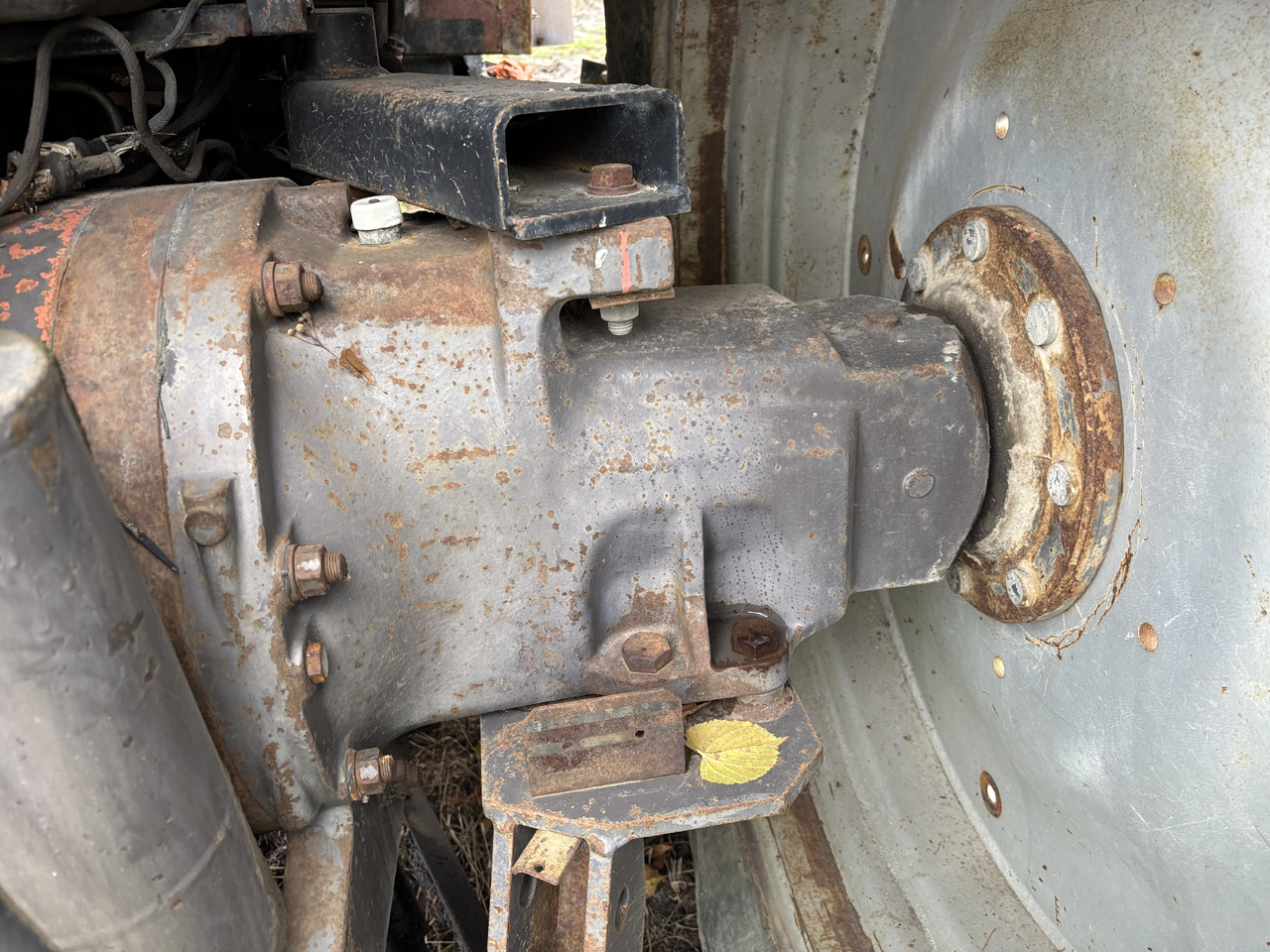 Massey Ferguson 8160 Prawa Obudowa Pochwa Zwolnicy Wał CZĘŚCI 3615729M11 3583795M3 - Конечен редуктор за Земјоделска машина: слика 1 Massey Ferguson 8160 Prawa Obudowa Pochwa Zwolnicy Wał CZĘŚCI 3615729M11 3583795M3 - Конечен редуктор за Земјоделска машина: слика 1