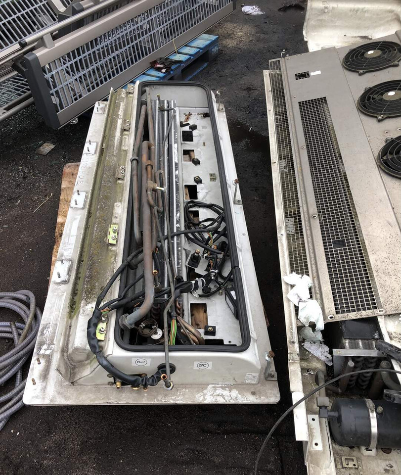 Mercedes Setra Evobus-części róźne/autobus-chłodnica wentylatory klimatyzacji - Дел за клима уреди за Автобус: слика 2 Mercedes Setra Evobus-części róźne/autobus-chłodnica wentylatory klimatyzacji - Дел за клима уреди за Автобус: слика 2