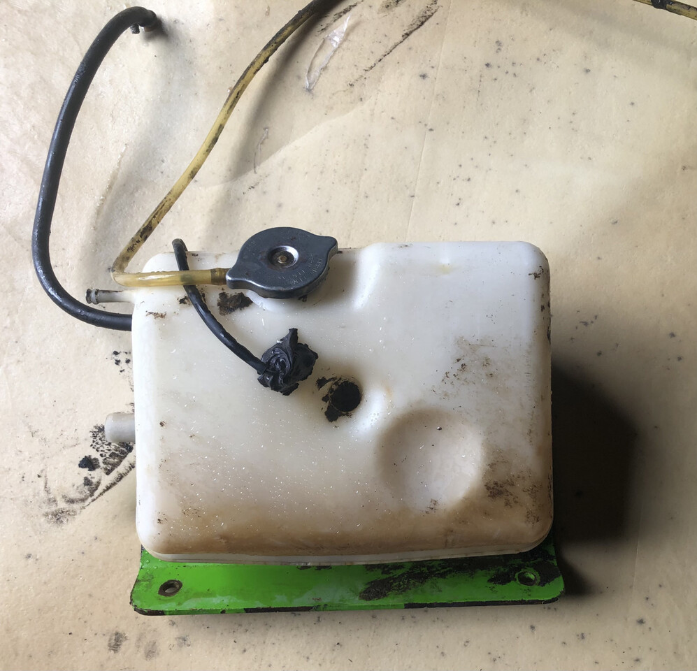 Merlo-zbiorniczek oleju jazdy/Merlo P27.9 - Хидрауличен резервоар за Земјоделска машина: слика 1 Merlo-zbiorniczek oleju jazdy/Merlo P27.9 - Хидрауличен резервоар за Земјоделска машина: слика 1