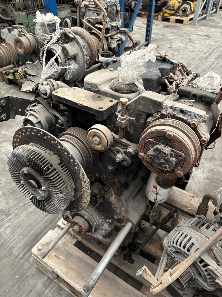 New Holland Case Iveco CNH F4DFE4133 F4DFE4133*B00 Silnik CZĘŚCI - Мотор за Земјоделска машина: слика 1 New Holland Case Iveco CNH F4DFE4133 F4DFE4133*B00 Silnik CZĘŚCI - Мотор за Земјоделска машина: слика 1