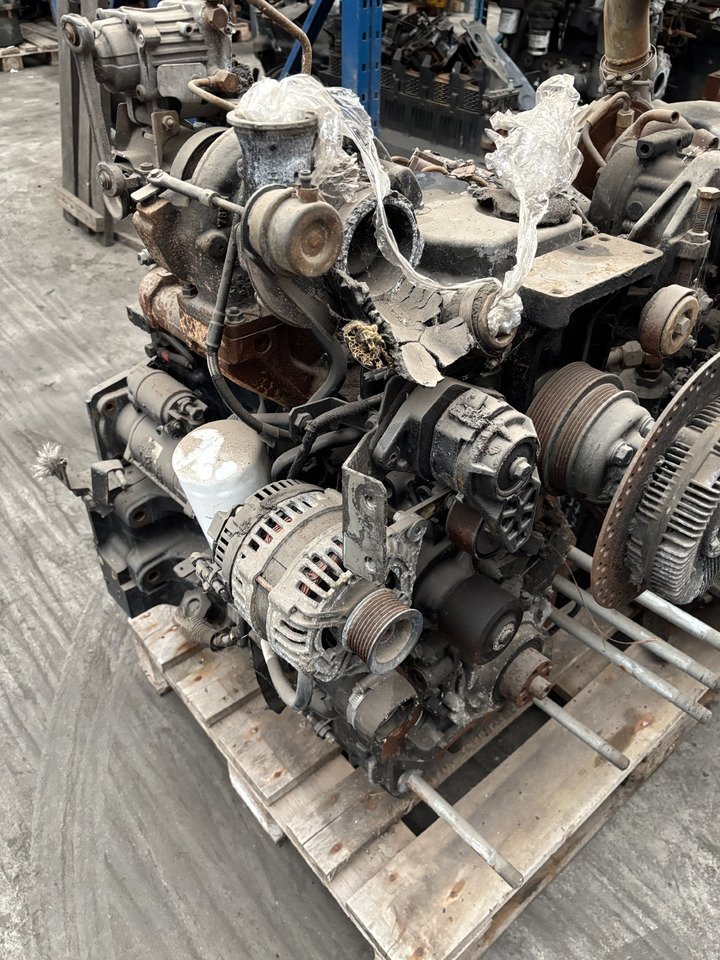 New Holland Case Iveco CNH F4DFE4133 F4DFE4133*B00 Silnik CZĘŚCI - Мотор за Земјоделска машина: слика 2 New Holland Case Iveco CNH F4DFE4133 F4DFE4133*B00 Silnik CZĘŚCI - Мотор за Земјоделска машина: слика 2