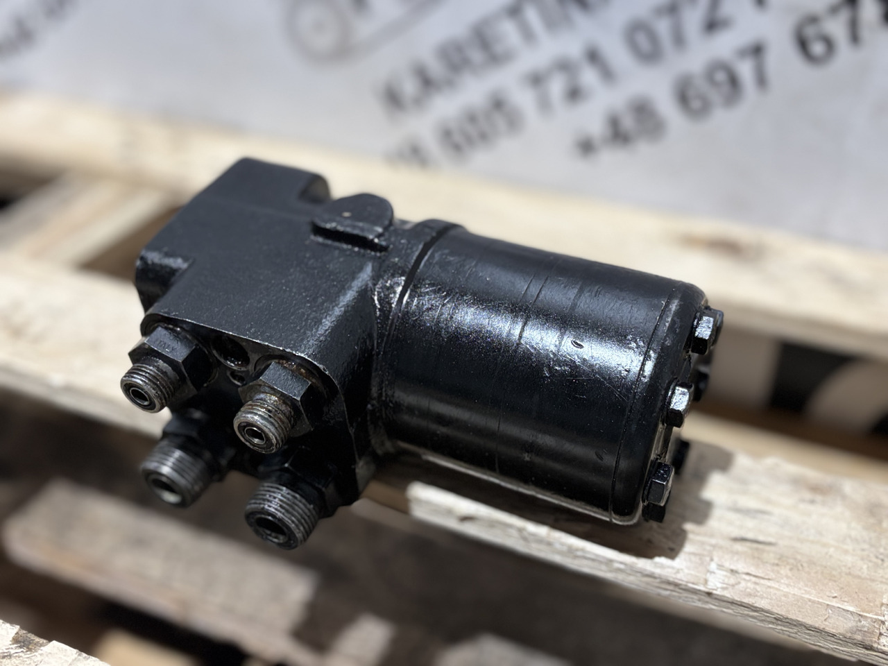 New Holland Orbitrol T6070 T6080 T6090 T7060 T7070 CASE Puma 47136607 - Управувачка пумпа за Земјоделска машина: слика 3 New Holland Orbitrol T6070 T6080 T6090 T7060 T7070 CASE Puma 47136607 - Управувачка пумпа за Земјоделска машина: слика 3