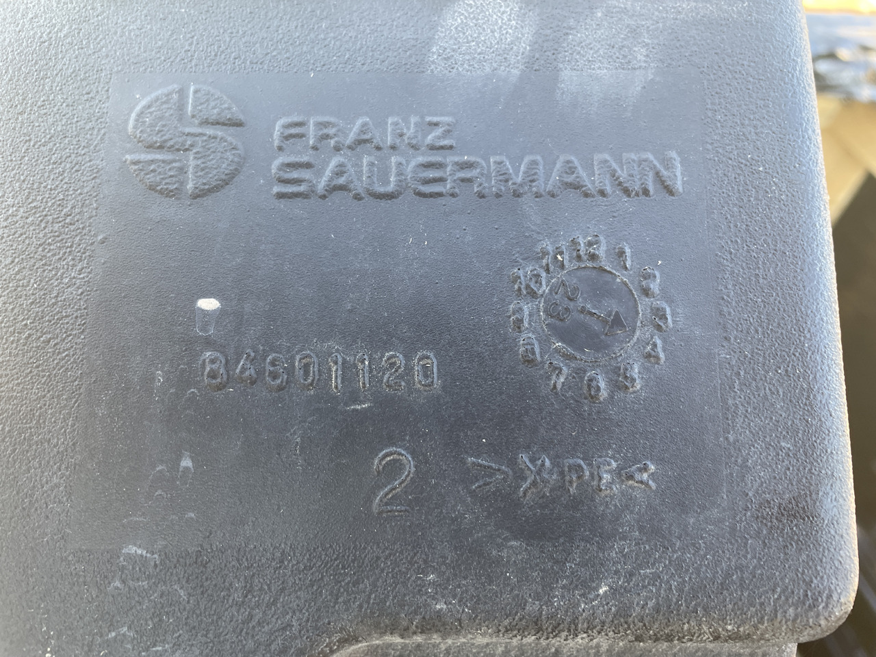 New Holland T7 - zbiornik paliwa 84601120 - Систем за гориво за Земјоделска машина: слика 2 New Holland T7 - zbiornik paliwa 84601120 - Систем за гориво за Земјоделска машина: слика 2