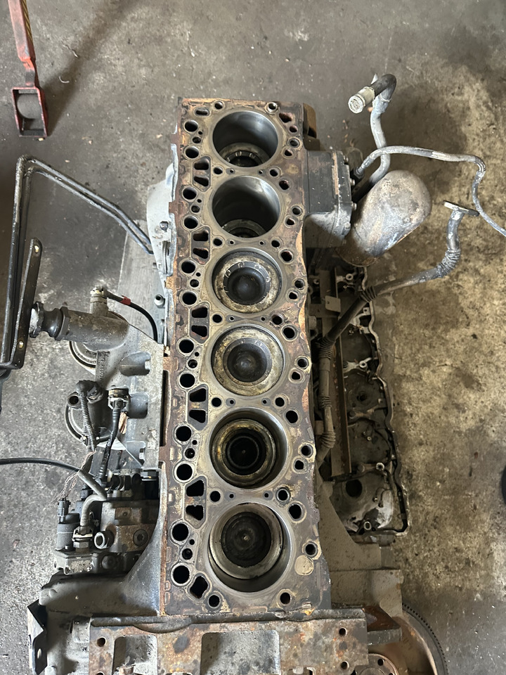 New holland silnik Model: F4DE9687 , model type: 667TA , części blok wał głowica korbowód - Мотор за Земјоделска машина: слика 4 New holland silnik Model: F4DE9687 , model type: 667TA , części blok wał głowica korbowód - Мотор за Земјоделска машина: слика 4