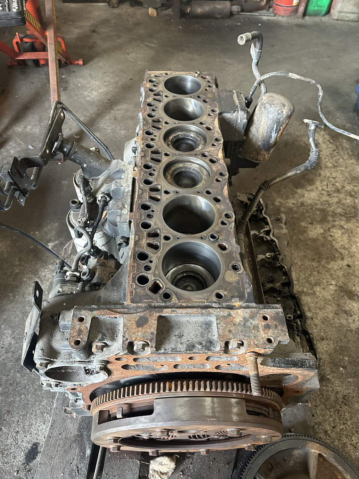 New holland silnik Model: F4DE9687 , model type: 667TA , części blok wał głowica korbowód - Мотор за Земјоделска машина: слика 5 New holland silnik Model: F4DE9687 , model type: 667TA , części blok wał głowica korbowód - Мотор за Земјоделска машина: слика 5