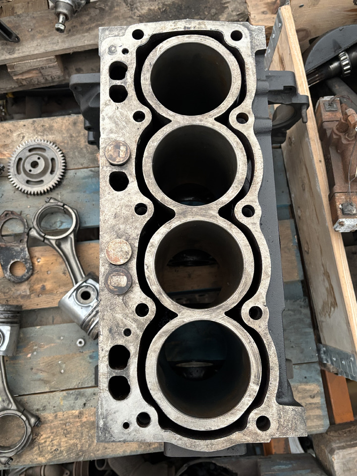 Perkins 1004 Blok Silnika 3711h29a/1 3711h13a/2 3711h044 37110408a/1 - Блок на цилиндерот за Земјоделска машина: слика 2 Perkins 1004 Blok Silnika 3711h29a/1 3711h13a/2 3711h044 37110408a/1 - Блок на цилиндерот за Земјоделска машина: слика 2