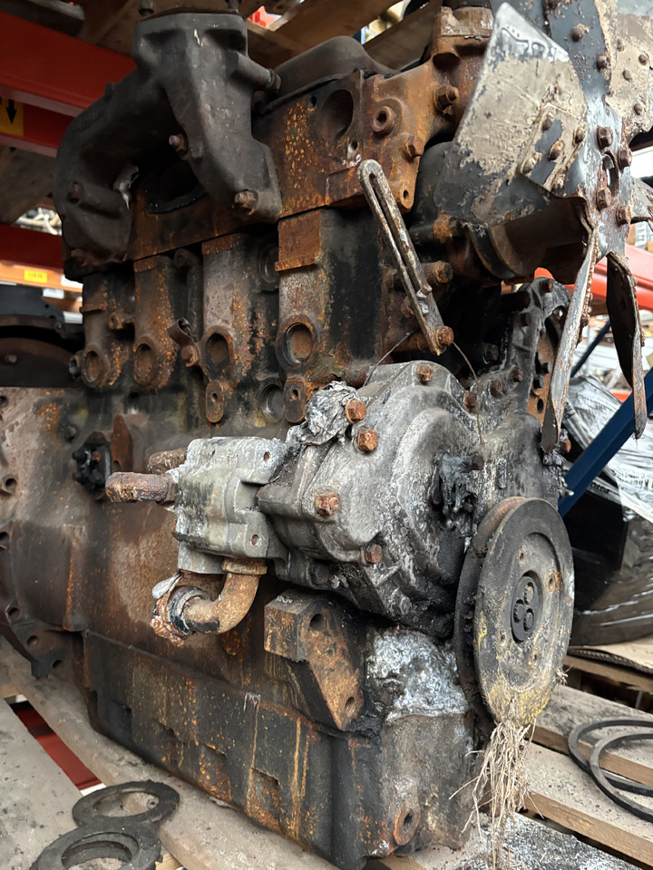 Perkins LF31227 Silnik Blok Tryb Koło Pasowe Pokrywa Kolektor Koło Zamachowe CZĘŚCI - Замаец за Земјоделска машина: слика 4 Perkins LF31227 Silnik Blok Tryb Koło Pasowe Pokrywa Kolektor Koło Zamachowe CZĘŚCI - Замаец за Земјоделска машина: слика 4