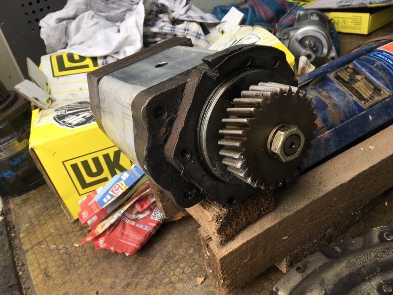 Pompa oleju claas claas Targo c50 c40 0003181820 - Пумпа за масло за Телескопски ракувач: слика 1 Pompa oleju claas claas Targo c50 c40 0003181820 - Пумпа за масло за Телескопски ракувач: слика 1