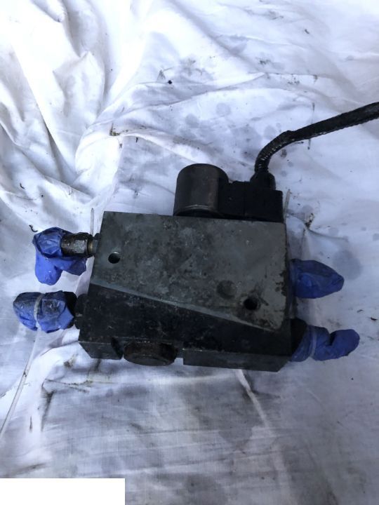 Rexroth Blok Hydrauliczny - Хидрауличен вентил за Земјоделска машина: слика 2 Rexroth Blok Hydrauliczny - Хидрауличен вентил за Земјоделска машина: слика 2