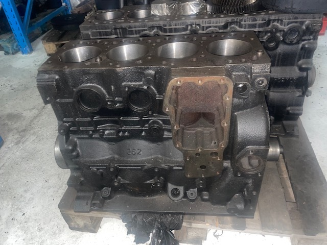 Silnik słupek new holland case F4GE 4C - Мотор и делови за Земјоделска машина: слика 3 Silnik słupek new holland case F4GE 4C - Мотор и делови за Земјоделска машина: слика 3