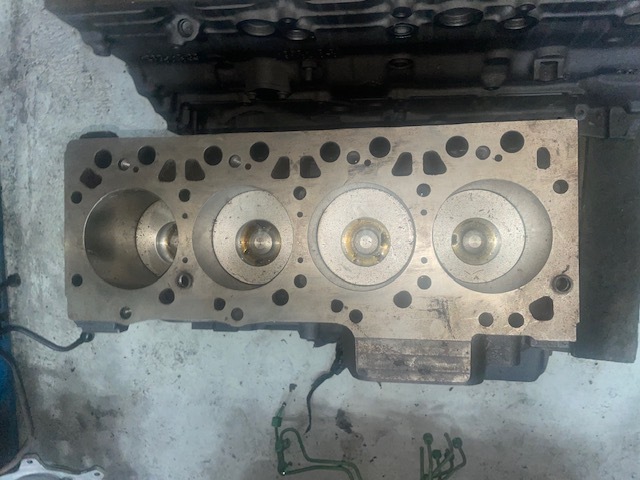 Silnik słupek new holland case F4GE 4C - Мотор и делови за Земјоделска машина: слика 2 Silnik słupek new holland case F4GE 4C - Мотор и делови за Земјоделска машина: слика 2