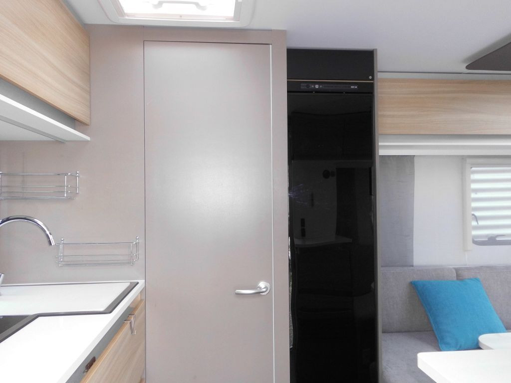Adria Altea 4 two 362 LH El.Stützen, Markise, Mover - Камп приколка: слика 5 Adria Altea 4 two 362 LH El.Stützen, Markise, Mover - Камп приколка: слика 5