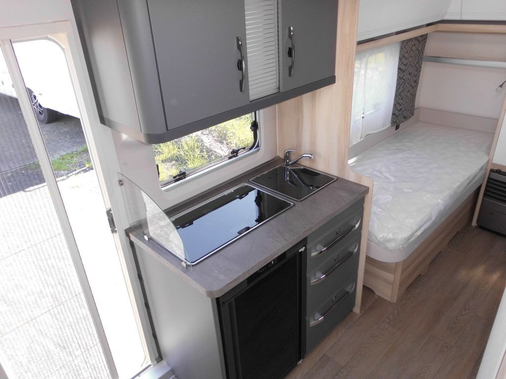 Камп приколка Hobby De Luxe 460 LU Lagerabverkauf!: слика 10 Камп приколка Hobby De Luxe 460 LU Lagerabverkauf!: слика 10