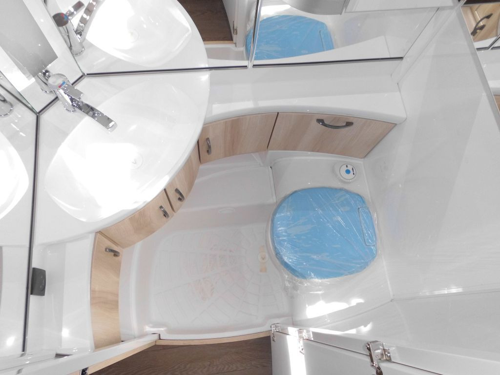Камп приколка Hobby De Luxe 460 LU Lagerabverkauf!: слика 15 Камп приколка Hobby De Luxe 460 LU Lagerabverkauf!: слика 15