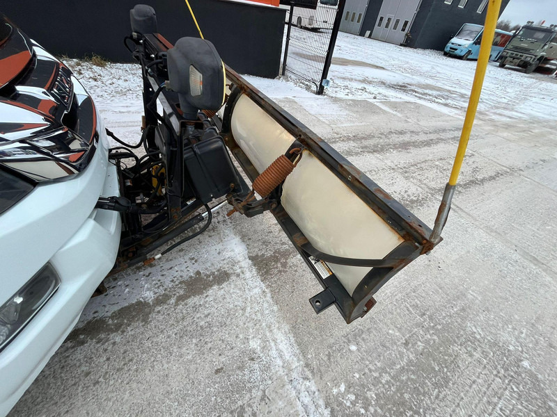 Пикап Isuzu D-max 4x4 SNOW PLOW & SPREADER: слика 10