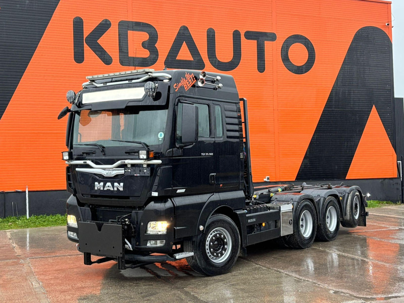 MAN TGX 35.560 8x4*4 LOW MILEAGE ! / INTARDER / JOAB 24 ton / L=5600 mm / SNOW PLOW EQUIPMENT - Камион со кука за подигање: слика 1 MAN TGX 35.560 8x4*4 LOW MILEAGE ! / INTARDER / JOAB 24 ton / L=5600 mm / SNOW PLOW EQUIPMENT - Камион со кука за подигање: слика 1