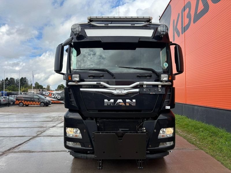 MAN TGX 35.560 8x4*4 LOW MILEAGE ! / INTARDER / JOAB 24 ton / L=5600 mm / SNOW PLOW EQUIPMENT - Камион со кука за подигање: слика 2 MAN TGX 35.560 8x4*4 LOW MILEAGE ! / INTARDER / JOAB 24 ton / L=5600 mm / SNOW PLOW EQUIPMENT - Камион со кука за подигање: слика 2