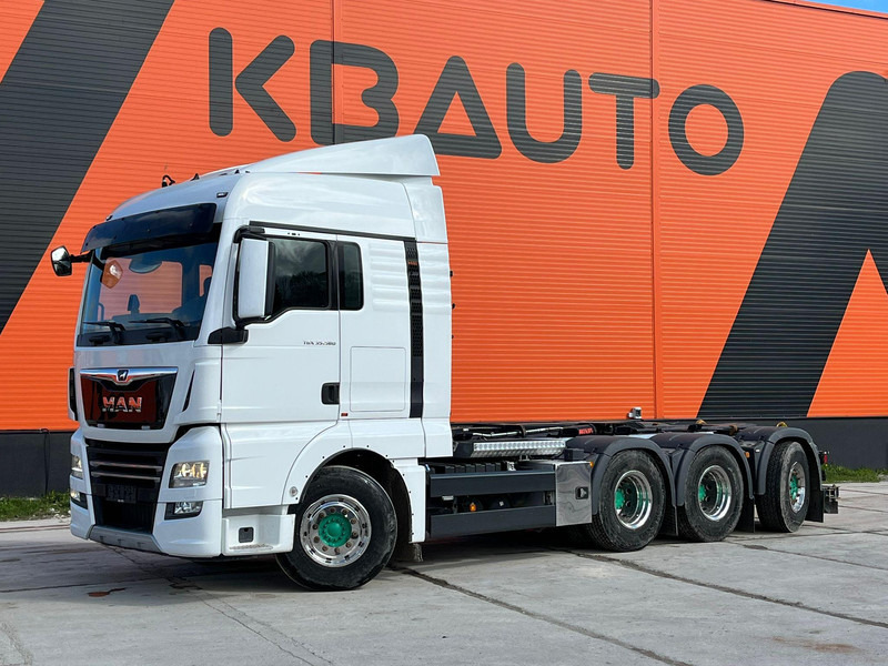 MAN TGX 35.580 8x4*4 MULTILIFT T 20 ton / L=5800 mm / INTARDER - Камион со кука за подигање: слика 1 MAN TGX 35.580 8x4*4 MULTILIFT T 20 ton / L=5800 mm / INTARDER - Камион со кука за подигање: слика 1