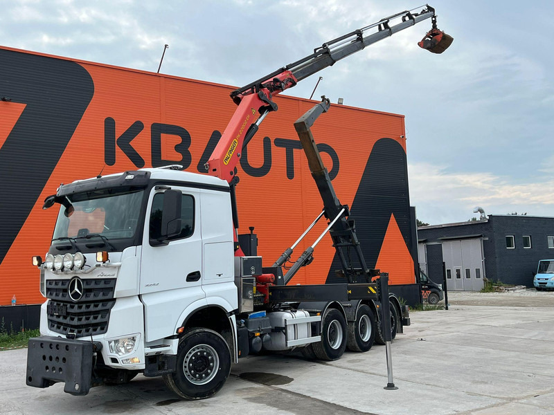 Mercedes-Benz Arocs 3242 8x4 PK22002 / RETARDER / SNOW PLOW EQUIPMENT / GRAPPLE - Камион со кука за подигање, Камион со кран: слика 1 Mercedes-Benz Arocs 3242 8x4 PK22002 / RETARDER / SNOW PLOW EQUIPMENT / GRAPPLE - Камион со кука за подигање, Камион со кран: слика 1