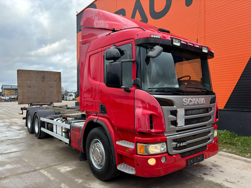 Scania P 440 6x2 RETARDER / CHASSIS L=7741 mm - Транспортер на контејнер/ Камион со променливо тело: слика 4 Scania P 440 6x2 RETARDER / CHASSIS L=7741 mm - Транспортер на контејнер/ Камион со променливо тело: слика 4