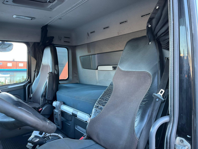 Камион со кука за подигање Volvo FH 500 8x4*4 PALFINGER / L=6640 mm / SNOWPLOW EQUIPMENT: слика 19