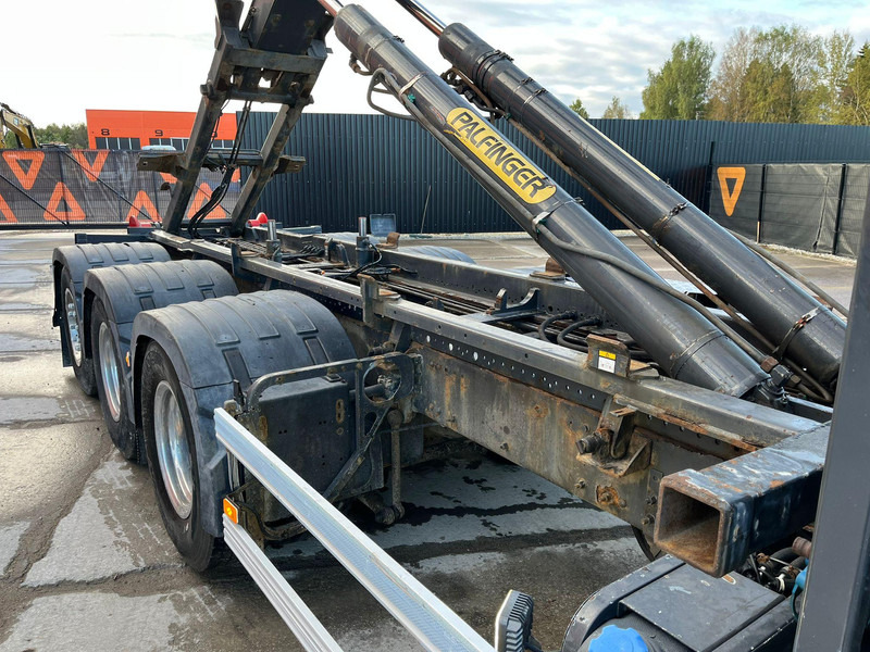 Камион со кука за подигање Volvo FH 500 8x4*4 PALFINGER / L=6640 mm / SNOWPLOW EQUIPMENT: слика 9