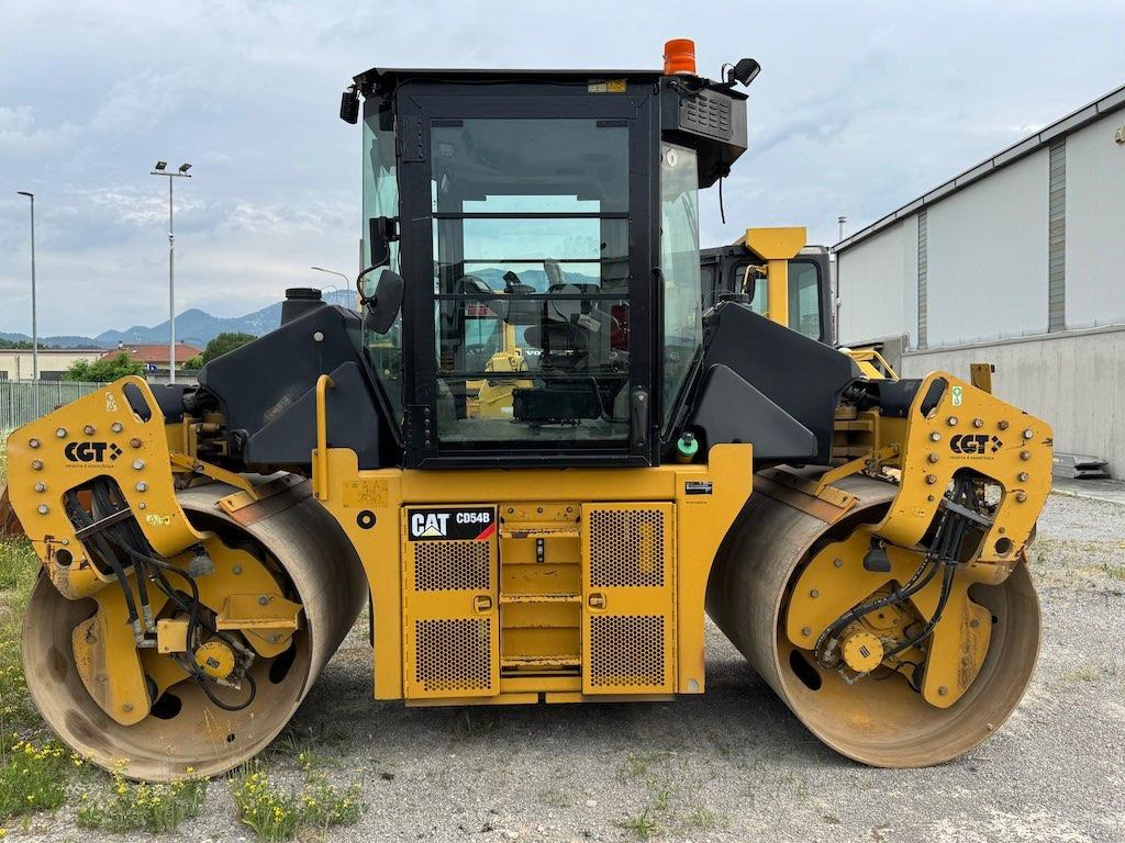Caterpillar CD54B - Ваљак за пат: слика 1 Caterpillar CD54B - Ваљак за пат: слика 1