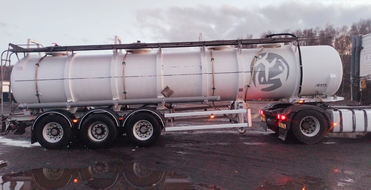 Guhur ADR L4BN/ chemiczna / polyester / poj. 24.600L - Полуприколка цистерна: слика 2 Guhur ADR L4BN/ chemiczna / polyester / poj. 24.600L - Полуприколка цистерна: слика 2