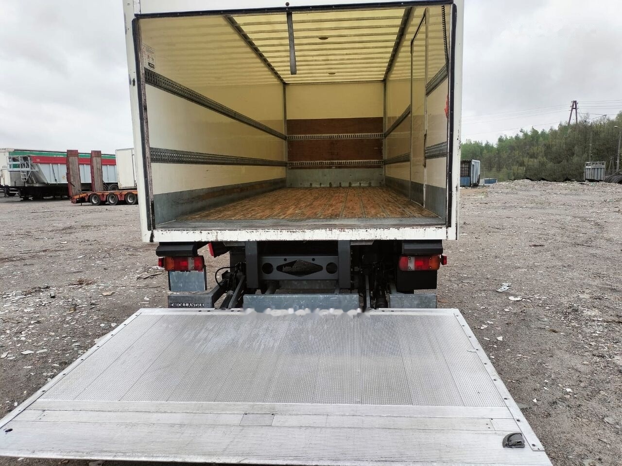 Изотермален камион Mercedes-Benz ATEGO 1329: слика 17