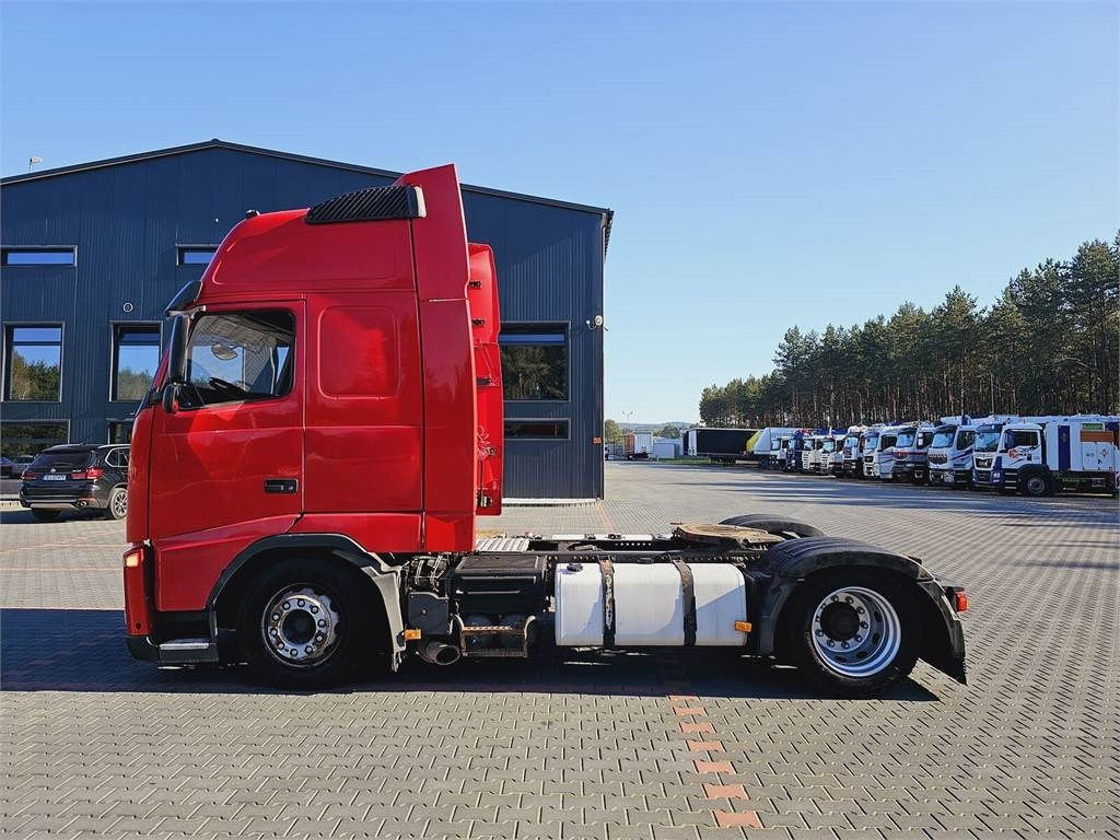 Volvo FH13 XXL MANUAL 420 EURO 5 2011 r MEGA LOW DECK  - Камион влекач: слика 3 Volvo FH13 XXL MANUAL 420 EURO 5 2011 r MEGA LOW DECK  - Камион влекач: слика 3