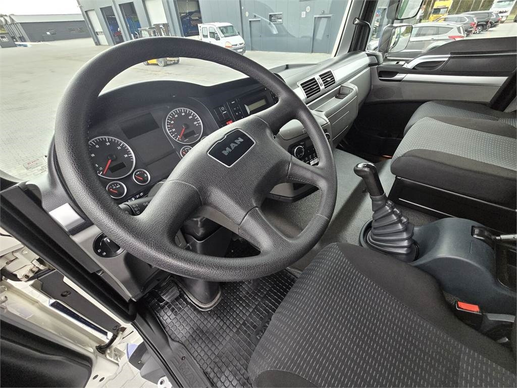 Вакуумски камион MAN TGM 4x4 GAMON PW8 for collecting liquid waste sepa: слика 40 Вакуумски камион MAN TGM 4x4 GAMON PW8 for collecting liquid waste sepa: слика 40