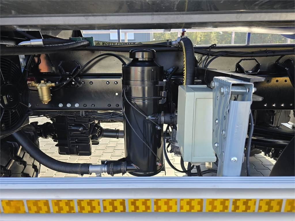 Вакуумски камион MAN TGM 4x4 GAMON PW8 for collecting liquid waste sepa: слика 17 Вакуумски камион MAN TGM 4x4 GAMON PW8 for collecting liquid waste sepa: слика 17