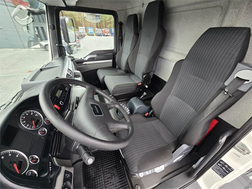 Вакуумски камион MAN TGM 4x4 GAMON PW8 for collecting liquid waste sepa: слика 41 Вакуумски камион MAN TGM 4x4 GAMON PW8 for collecting liquid waste sepa: слика 41