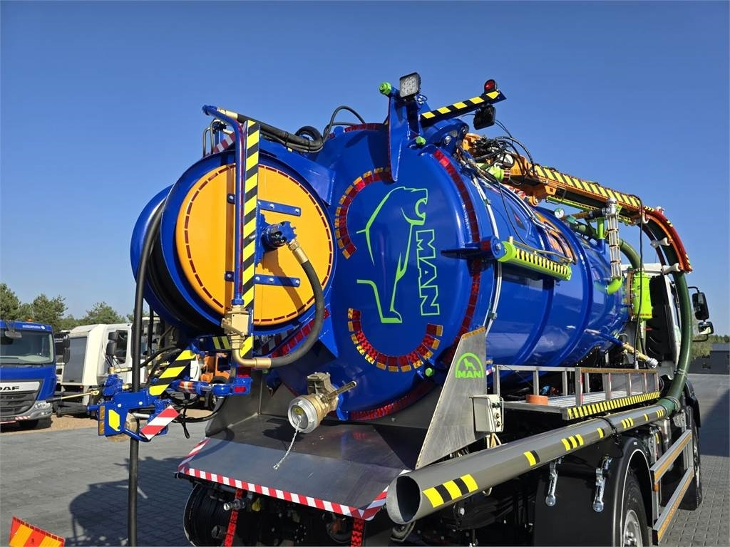 MAN TGM 4x4 GAMON PW8 for collecting liquid waste sepa - Вакуумски камион: слика 3 MAN TGM 4x4 GAMON PW8 for collecting liquid waste sepa - Вакуумски камион: слика 3