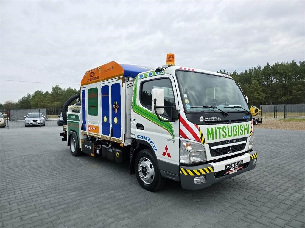 Mitsubishi CANTER odkurzacz koparka ssąca Saugbagger CITY SAU - Вакуумски камион: слика 2 Mitsubishi CANTER odkurzacz koparka ssąca Saugbagger CITY SAU - Вакуумски камион: слика 2