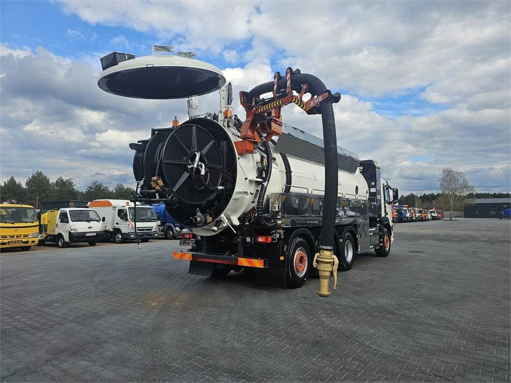 Volvo WUKO ADR ROLBA FOR CLEANING CHANNELS COMBI - Вакуумски камион: слика 1 Volvo WUKO ADR ROLBA FOR CLEANING CHANNELS COMBI - Вакуумски камион: слика 1