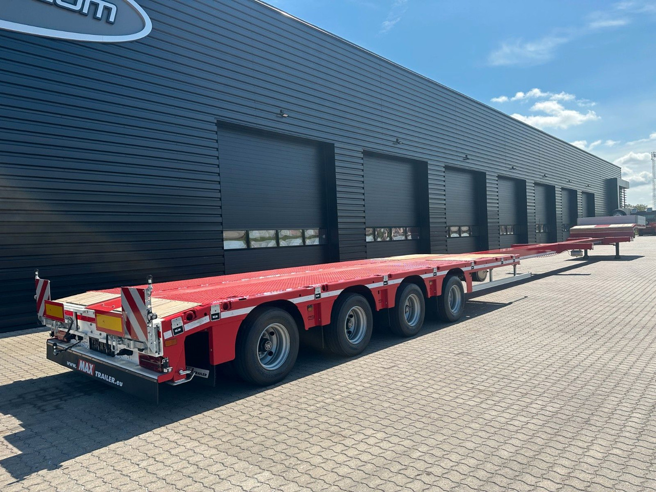 Faymonville MAX 110 4 achs tieflader / 2 x ausziehbar - Полуприколка за низок утовар: слика 2 Faymonville MAX 110 4 achs tieflader / 2 x ausziehbar - Полуприколка за низок утовар: слика 2